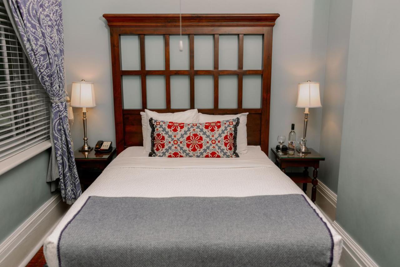 Petite Queen Room,1150035676:JPEG