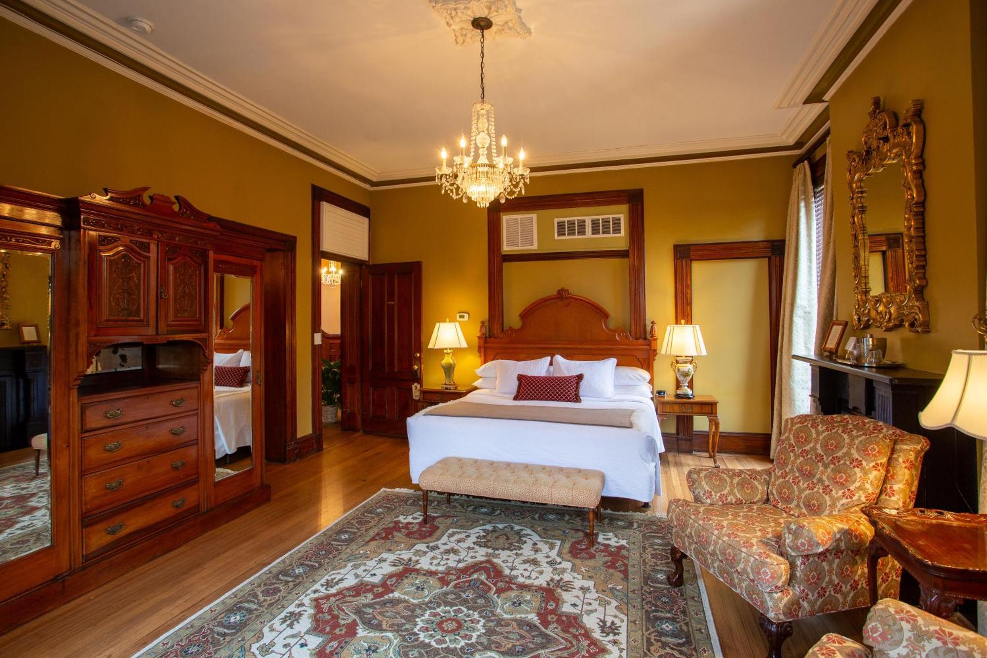 John Wesley Luxury King Room,1550405215:JPEG