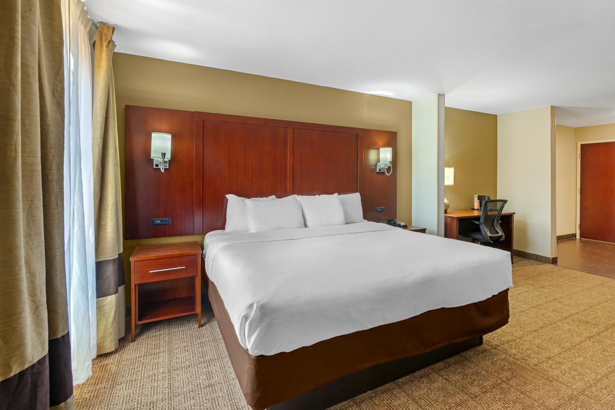 King Suite - Accessible/Non-Smoking,1730012916:JPEG