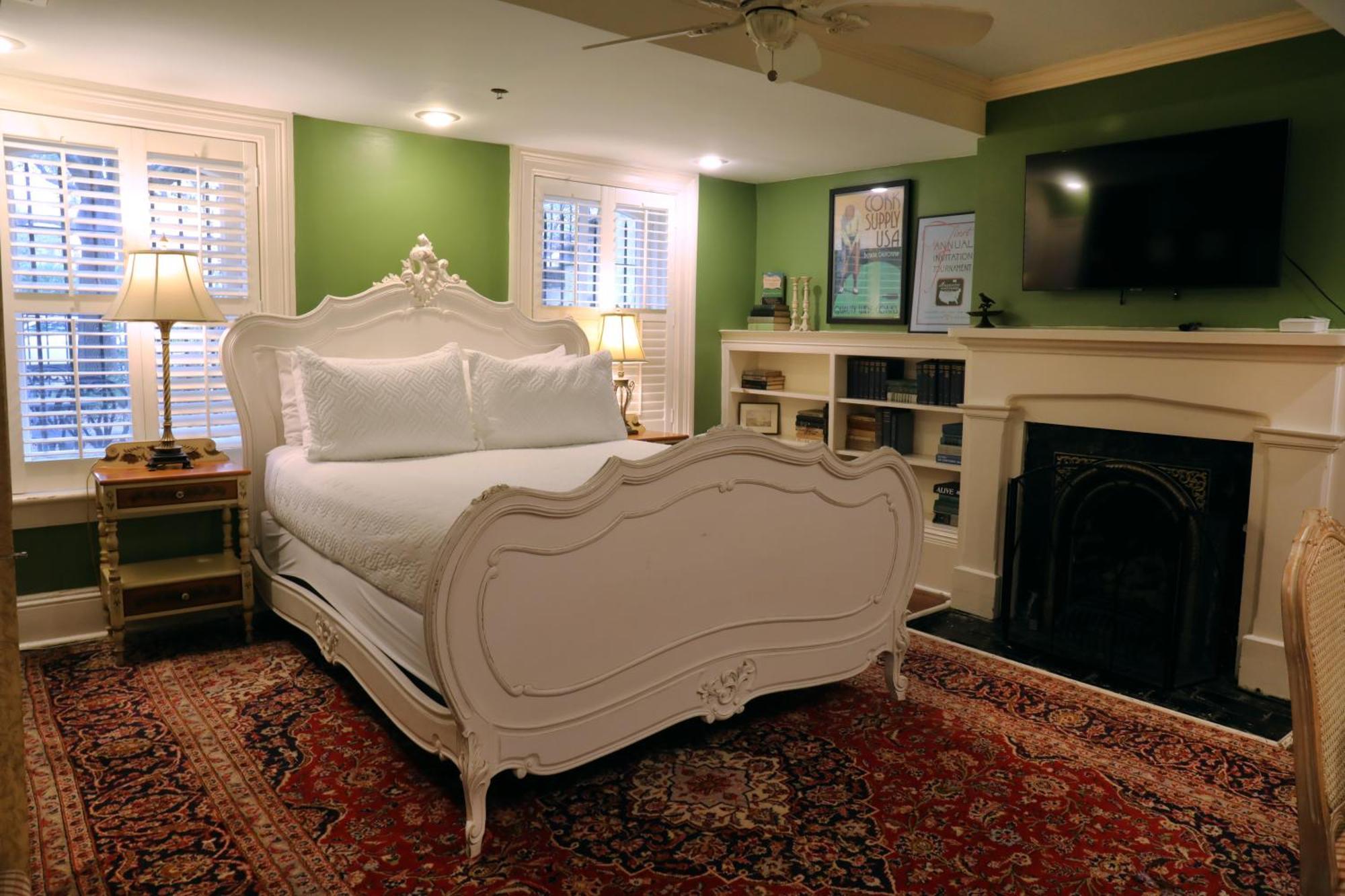 One-Bedroom Queen Suite,1743018754:JPEG