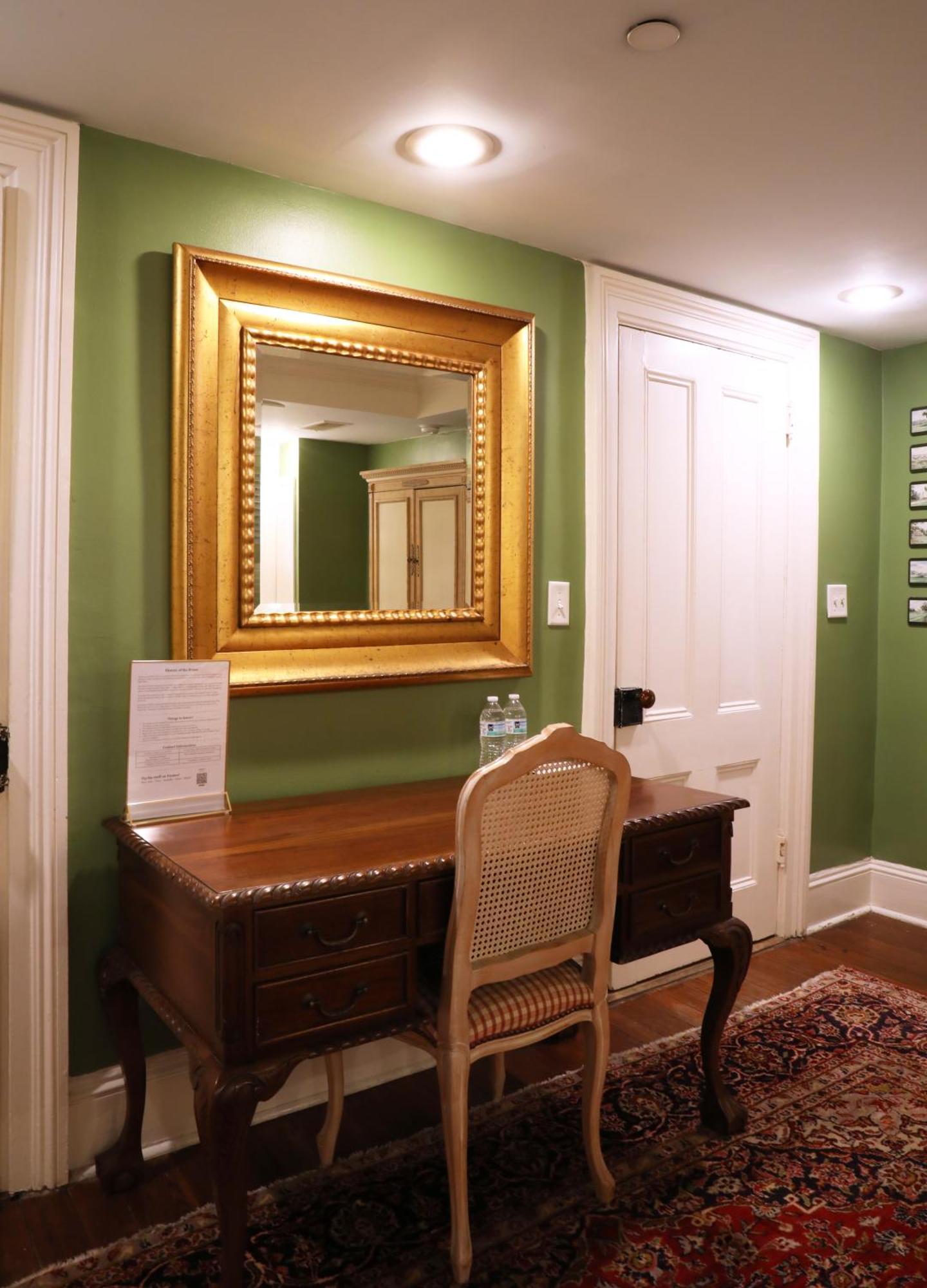 One-Bedroom Queen Suite,1743018754:JPEG